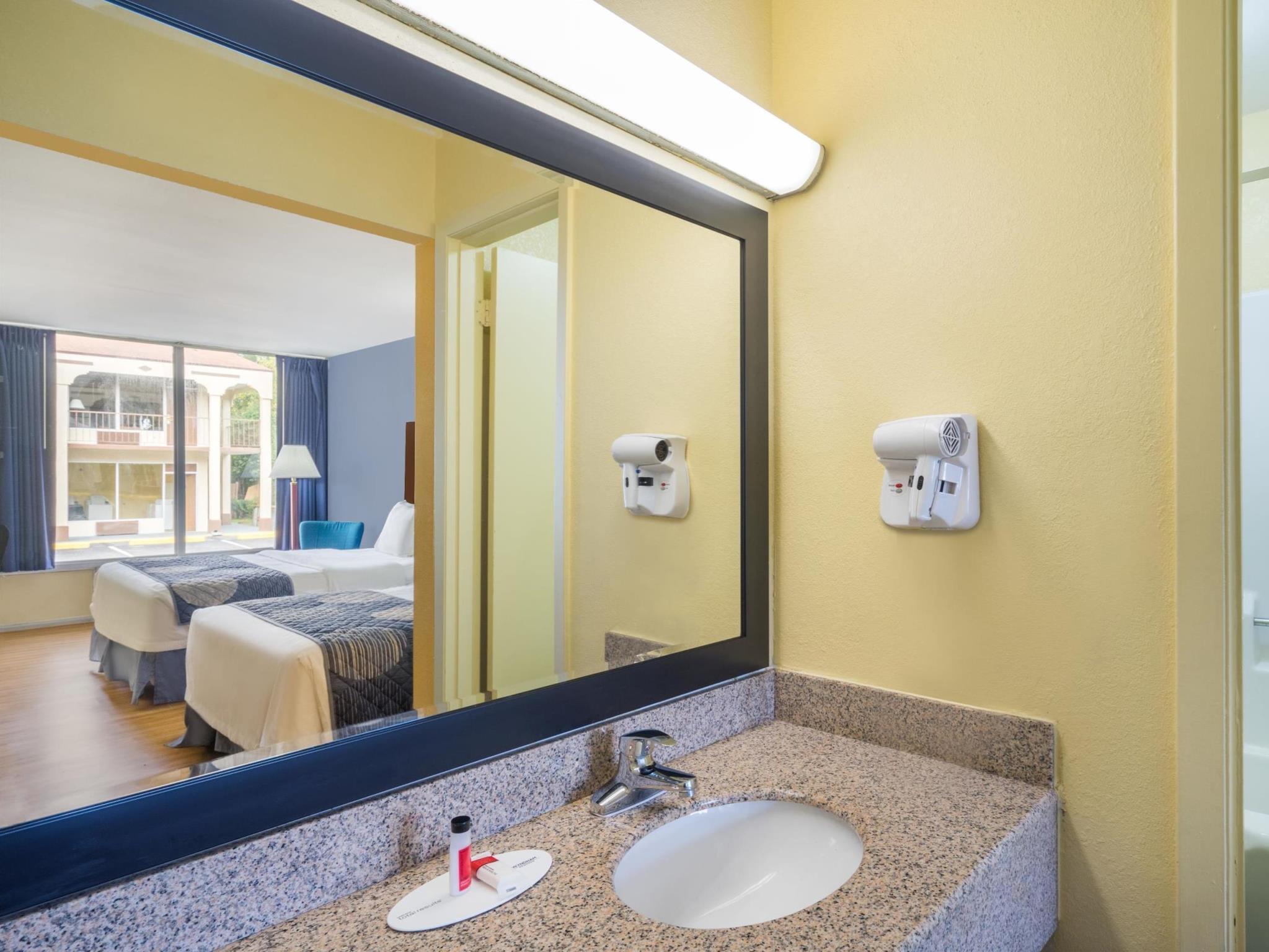 Days Inn By Wyndham Statesville Buitenkant foto