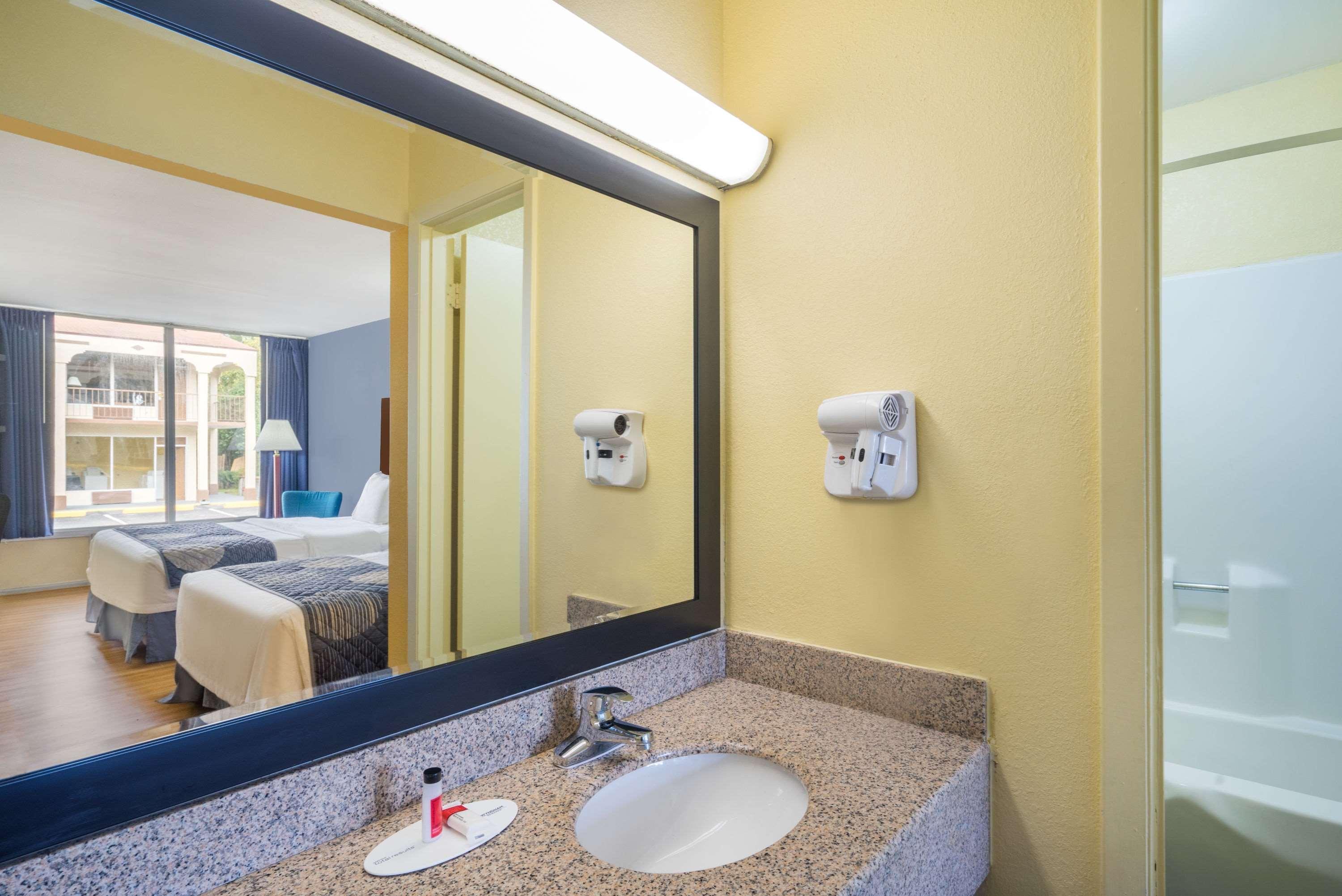 Days Inn By Wyndham Statesville Buitenkant foto