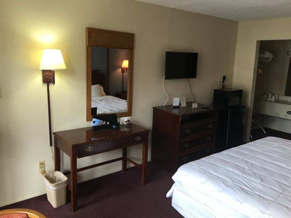 Days Inn By Wyndham Statesville Buitenkant foto