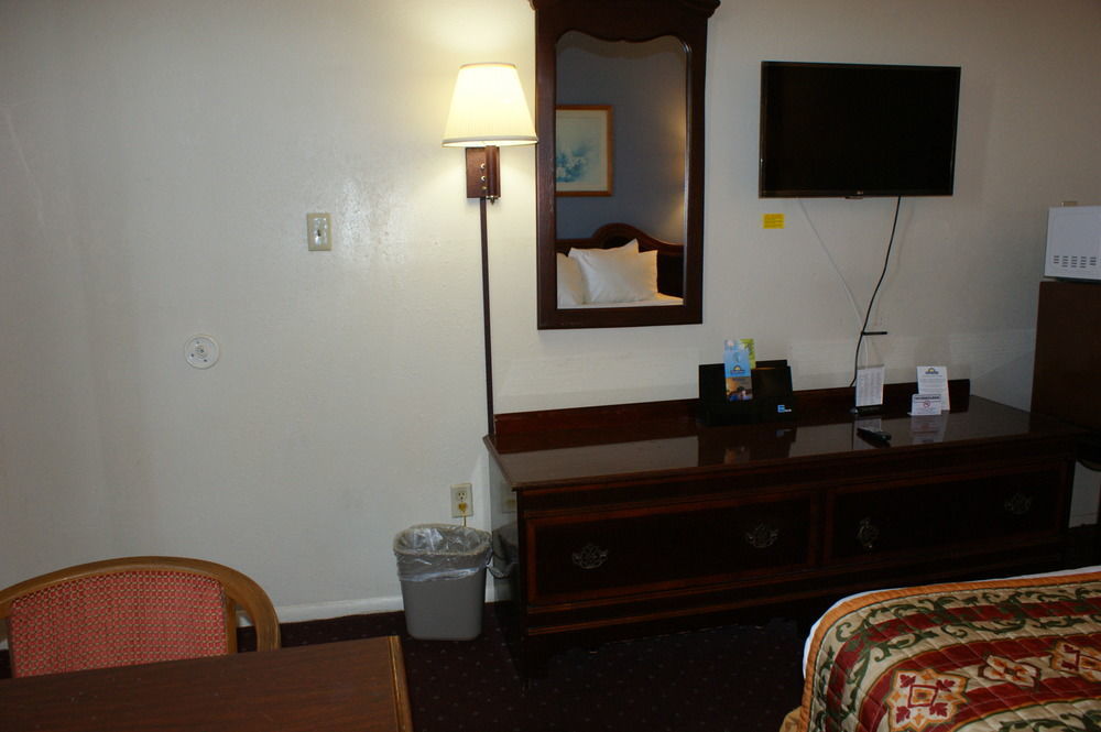 Days Inn By Wyndham Statesville Buitenkant foto