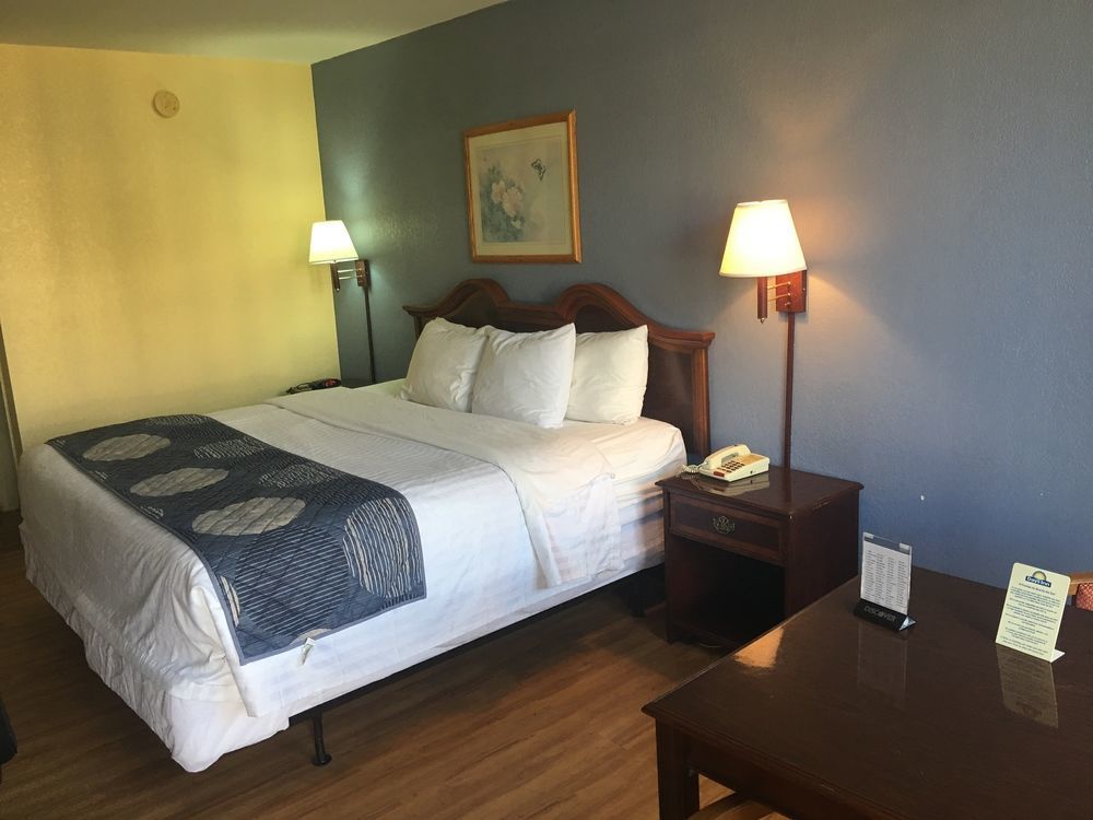 Days Inn By Wyndham Statesville Buitenkant foto