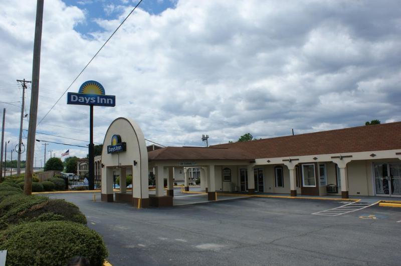 Days Inn By Wyndham Statesville Buitenkant foto