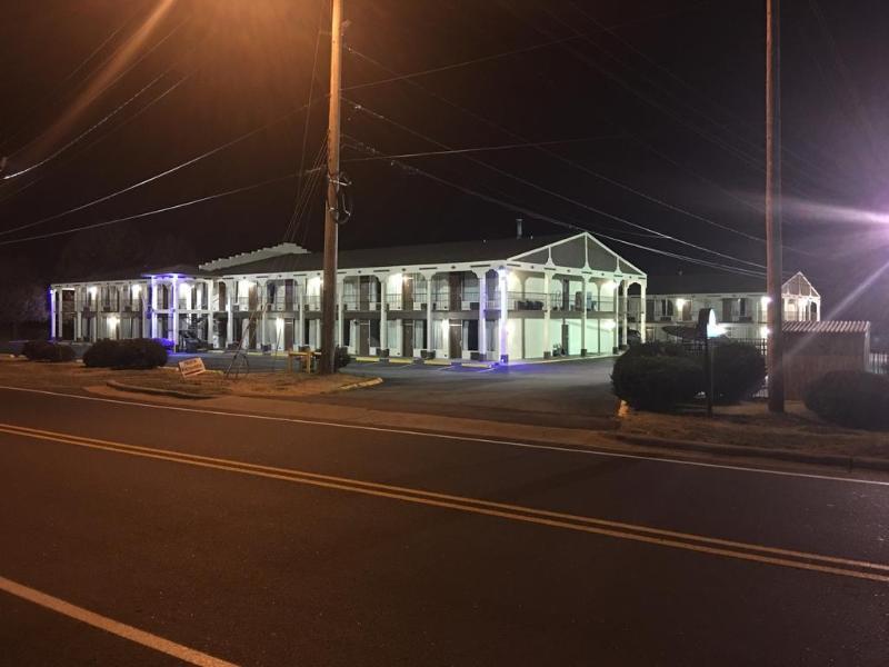 Days Inn By Wyndham Statesville Buitenkant foto
