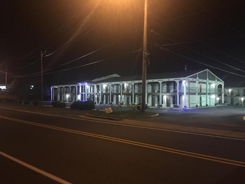 Days Inn By Wyndham Statesville Buitenkant foto