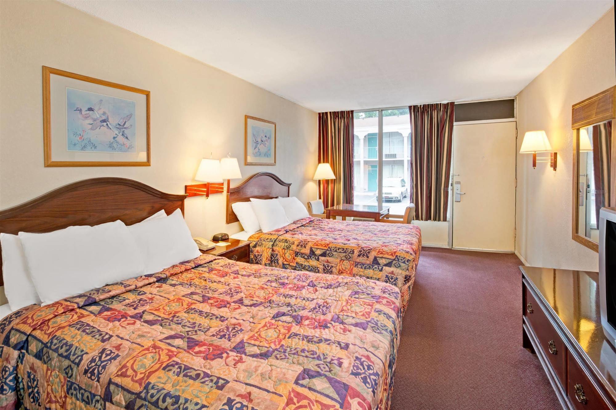 Days Inn By Wyndham Statesville Buitenkant foto